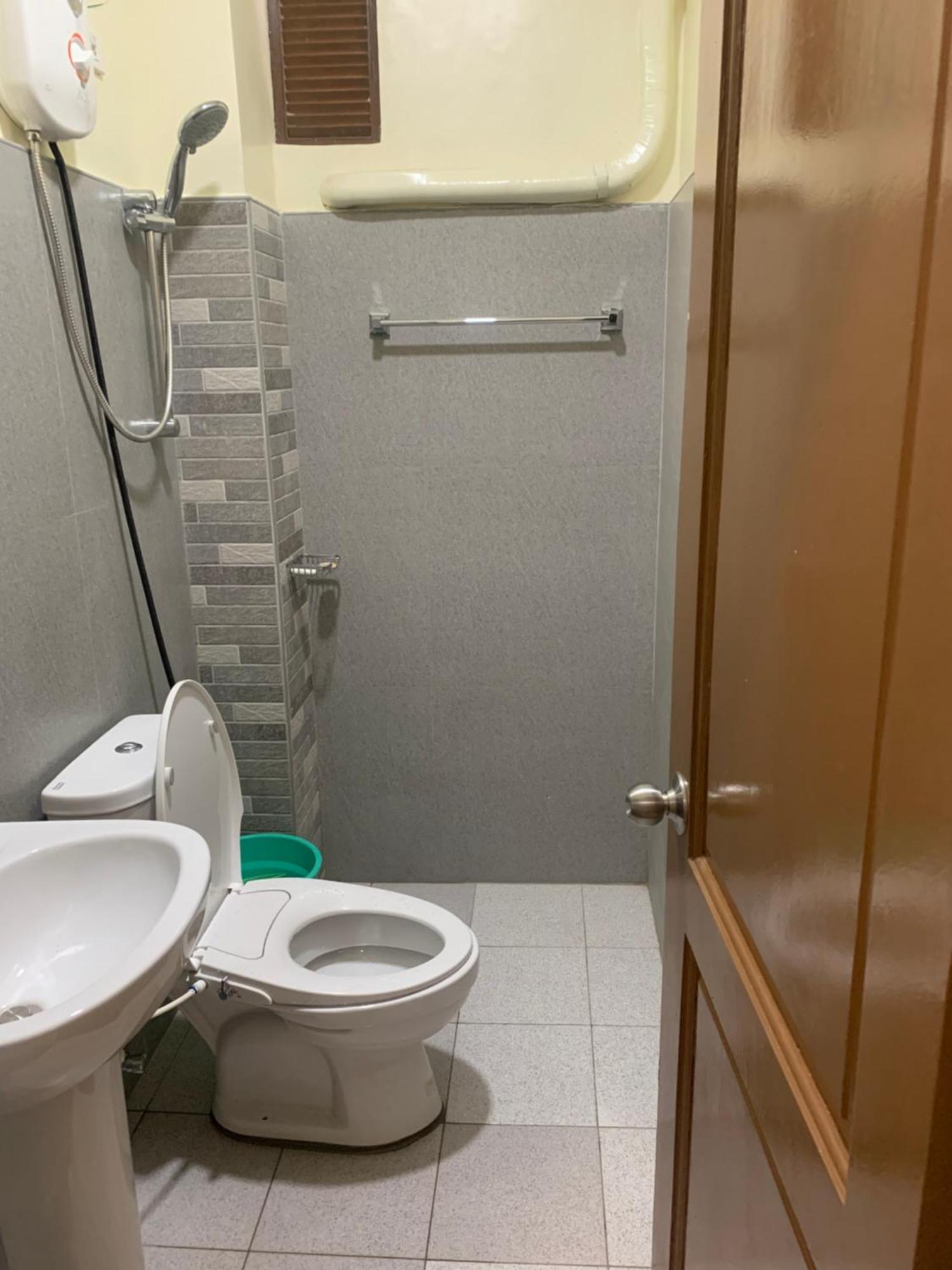 Zl Travelers Inn Batuan Eksteriør bilde