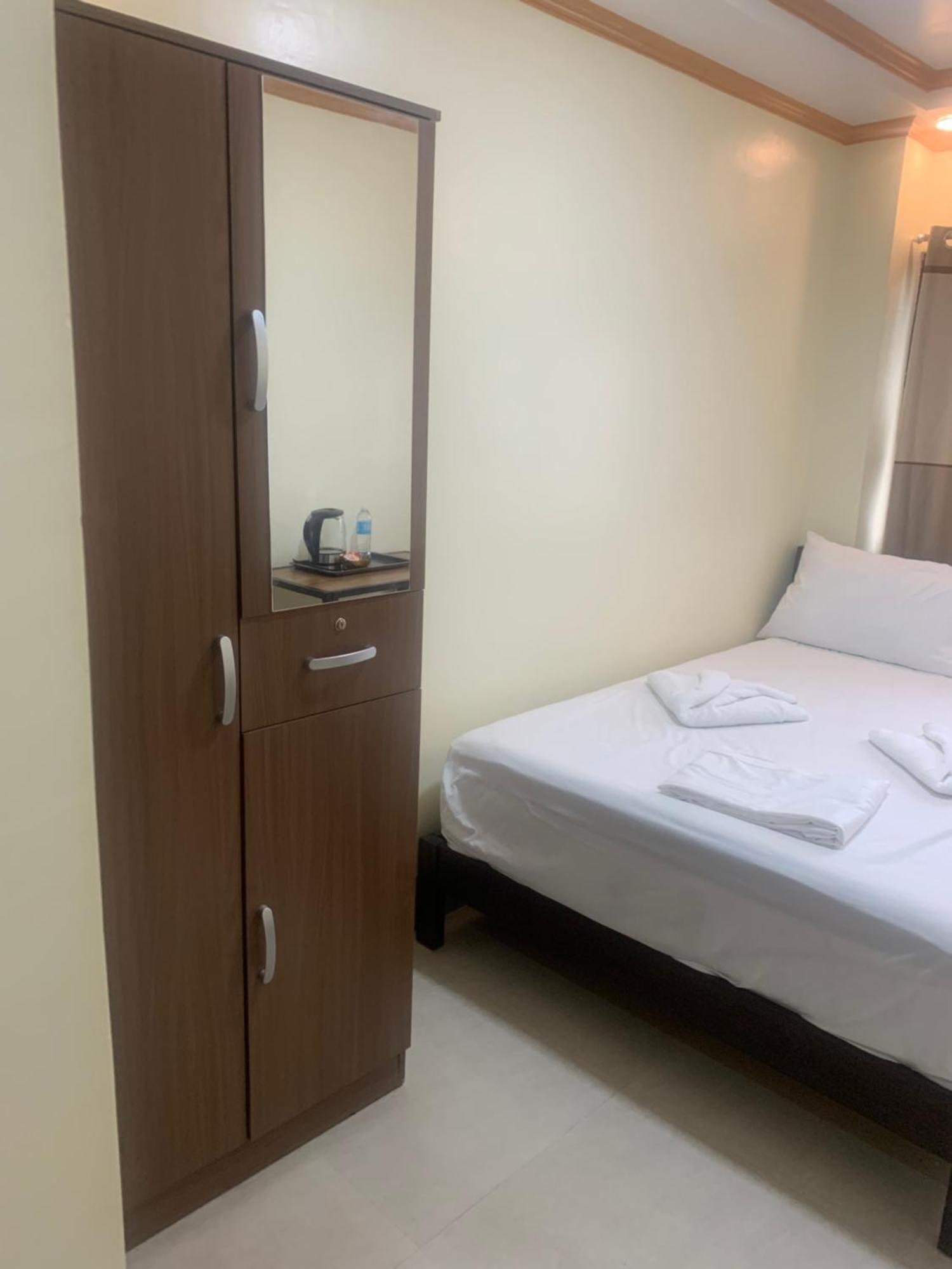 Zl Travelers Inn Batuan Eksteriør bilde